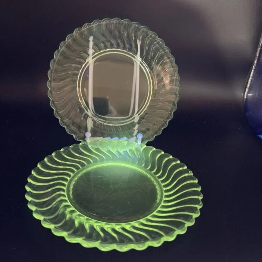 Fostoria Colony Swirl Dish Plate Set 2 Clear Glass Manganese 365nm Green UV Glow